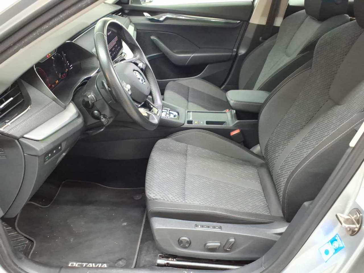 Skoda Octavia Combi 2.0 TDI DSG First Edition 7