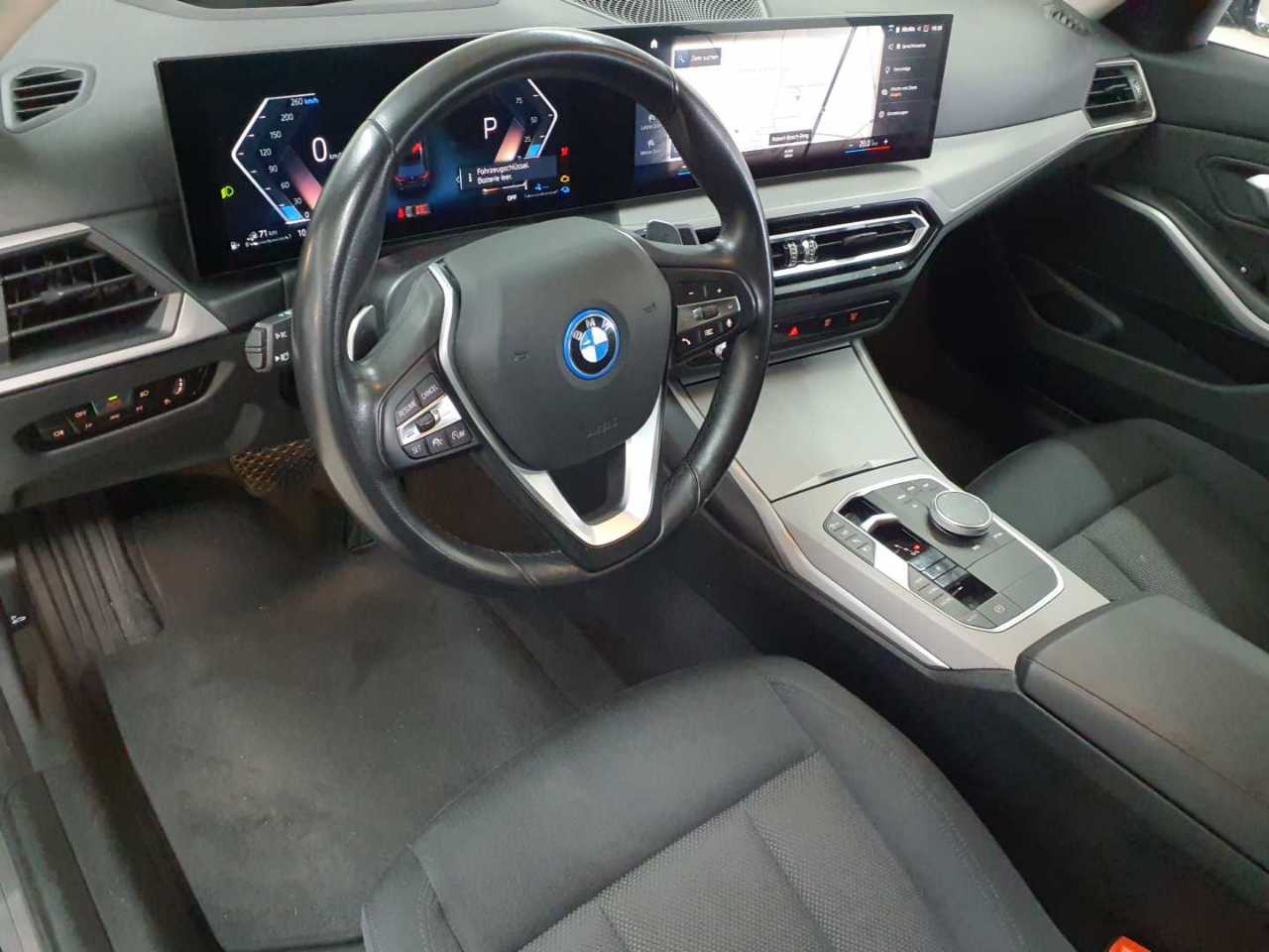 BMW 320e Touring Aut. 9