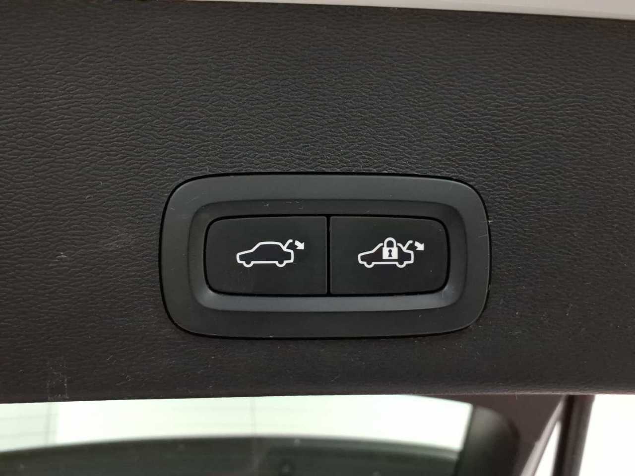 Volvo XC40 T4 Recharge DKG Plus Bright 16