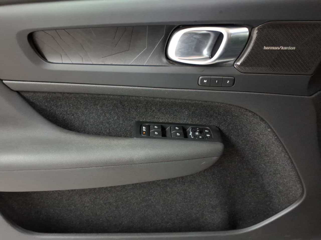 Volvo XC40 T4 Recharge DKG Plus Bright 19