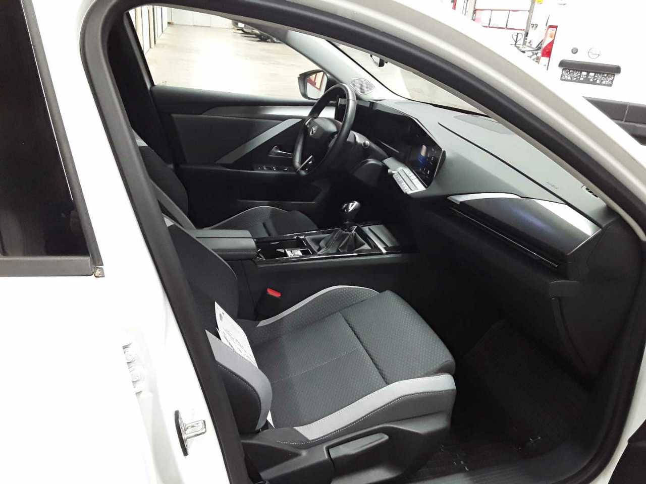 Opel Astra 1.2 Turbo Business Edition 8