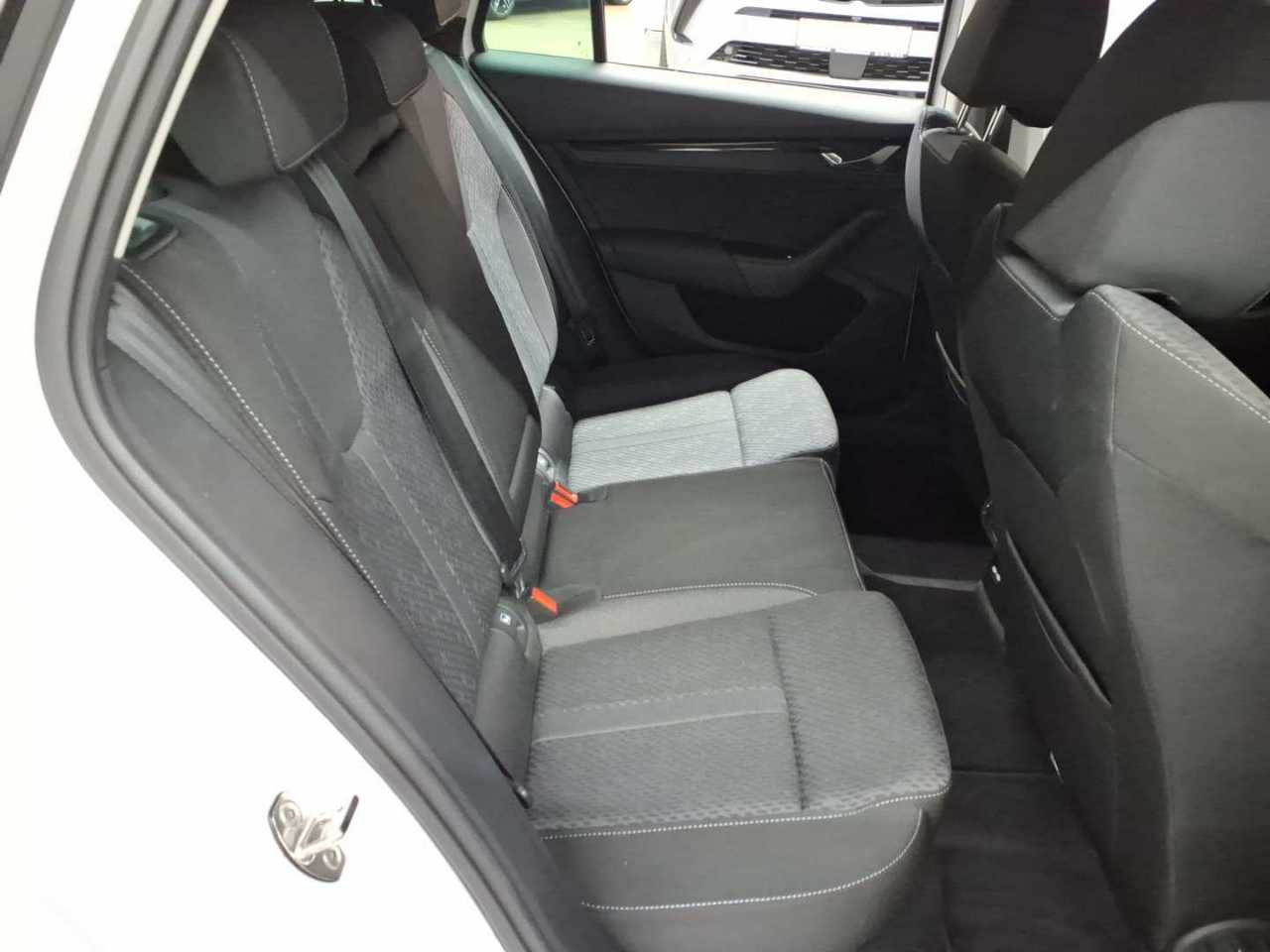 Skoda Octavia Combi 2.0 TDI DSG Clever 14