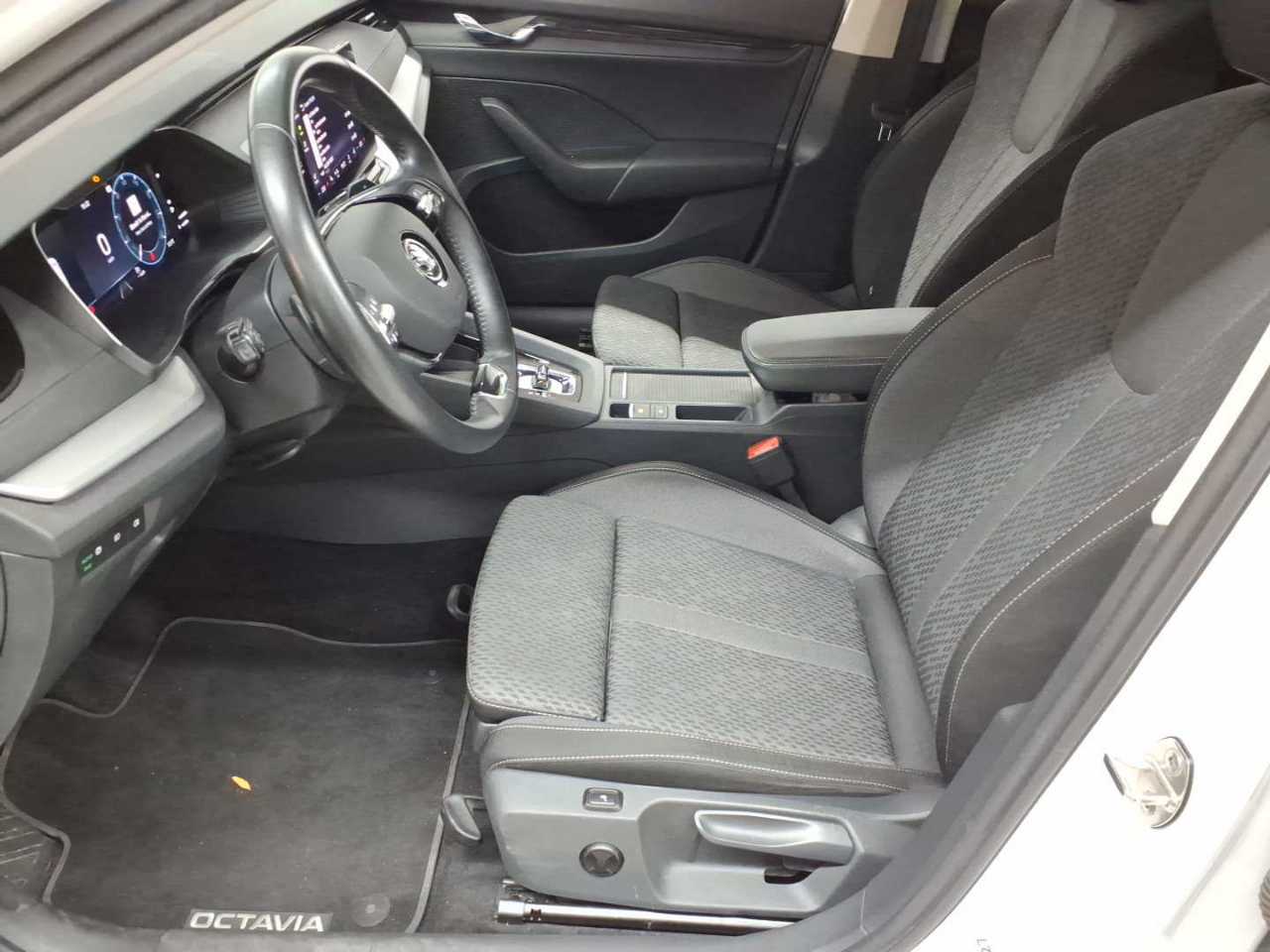 Skoda Octavia Combi 2.0 TDI DSG Clever 7