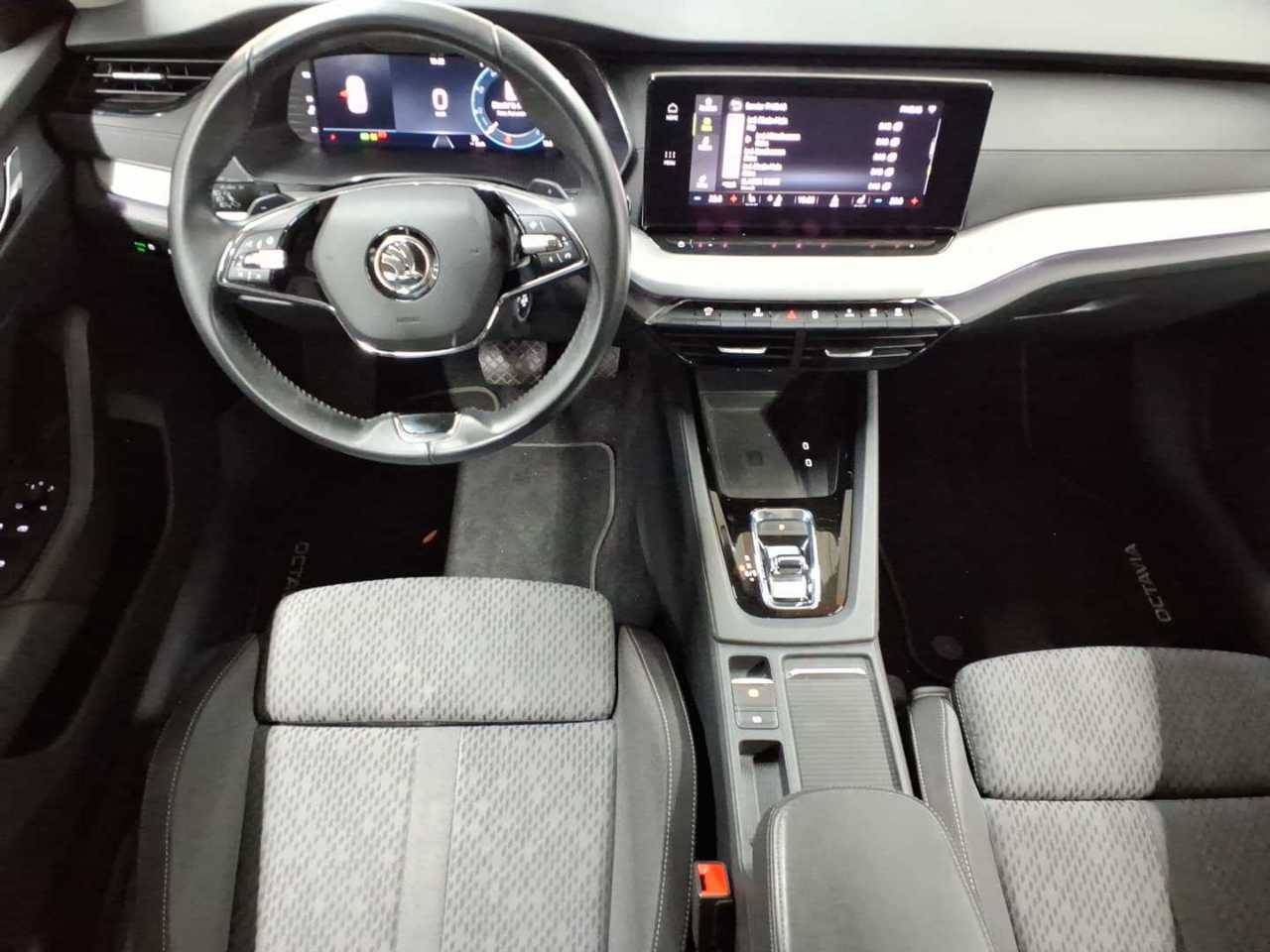 Skoda Octavia Combi 2.0 TDI DSG Clever 10
