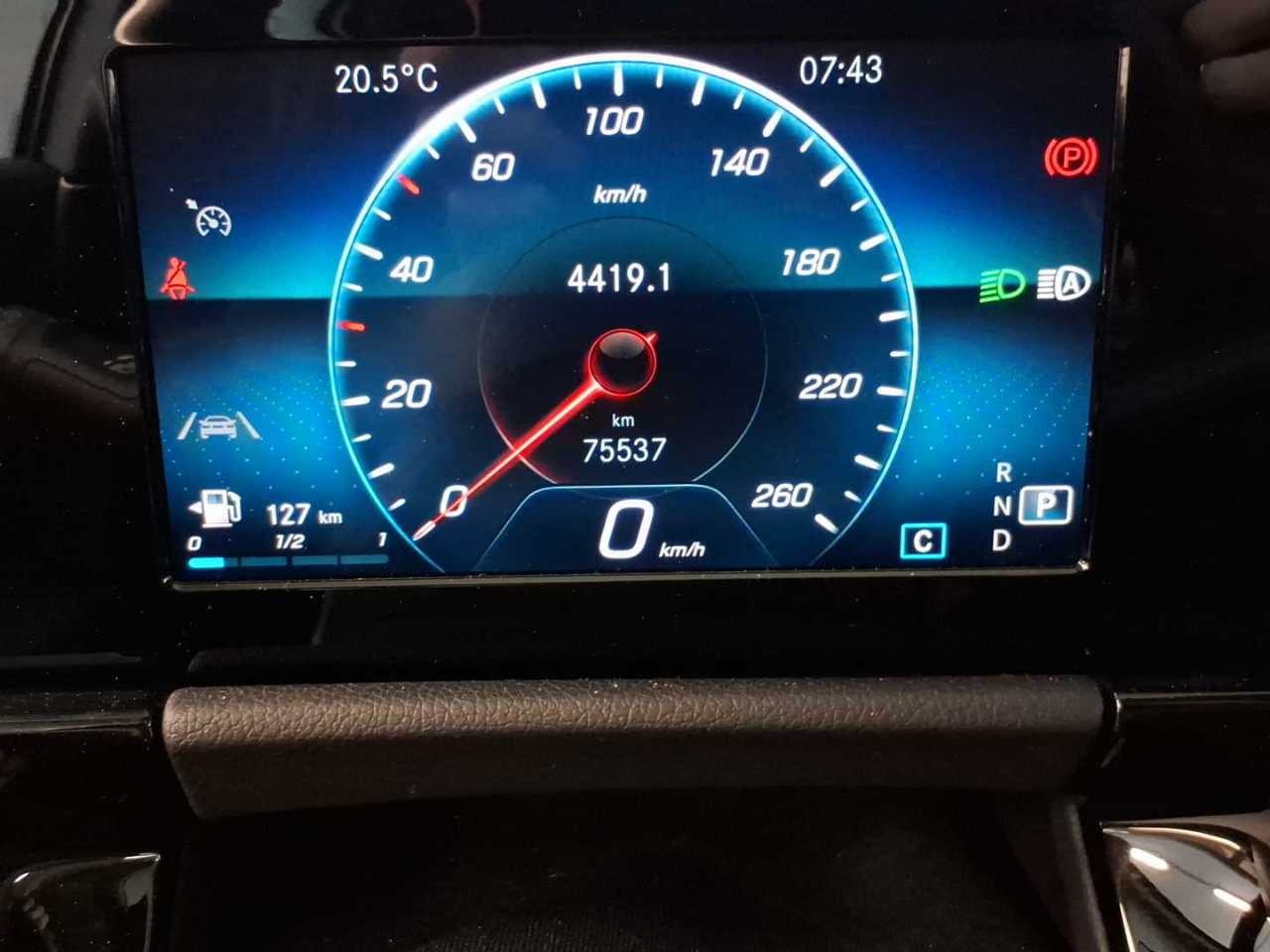 Mercedes-Benz GLA 200 d 8G-DCT Style 11