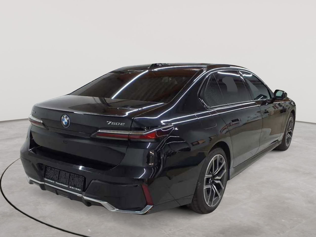 BMW 750e xDrive 4