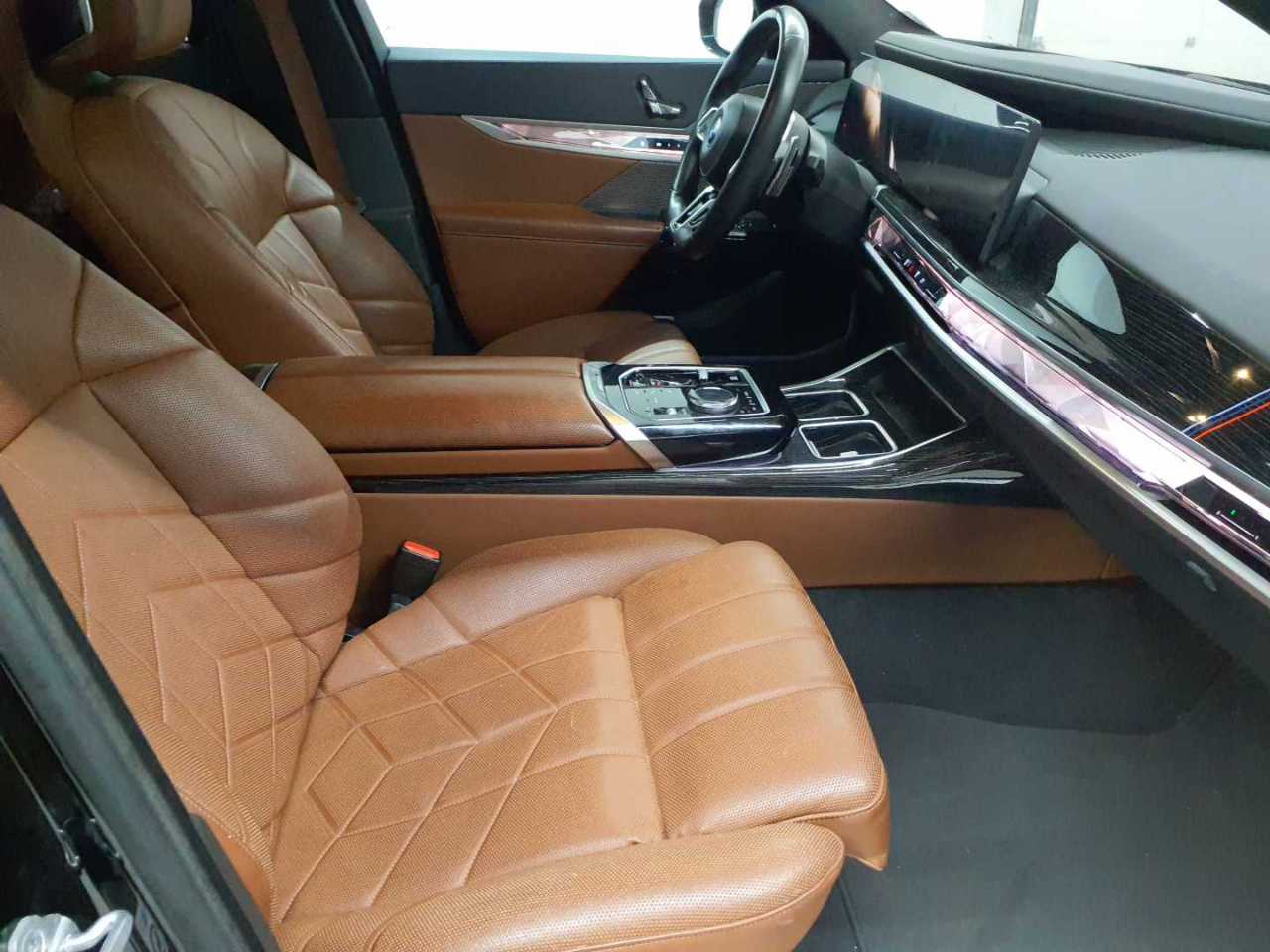 BMW 750e xDrive 8
