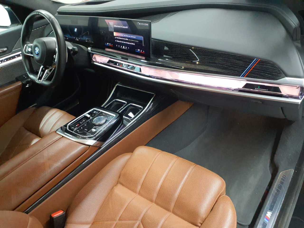 BMW 750e xDrive 9