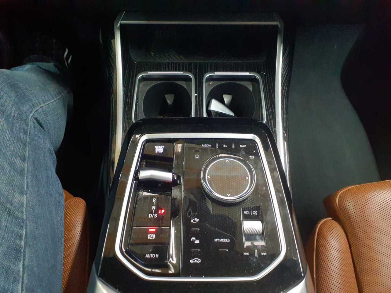 BMW 750e xDrive 10