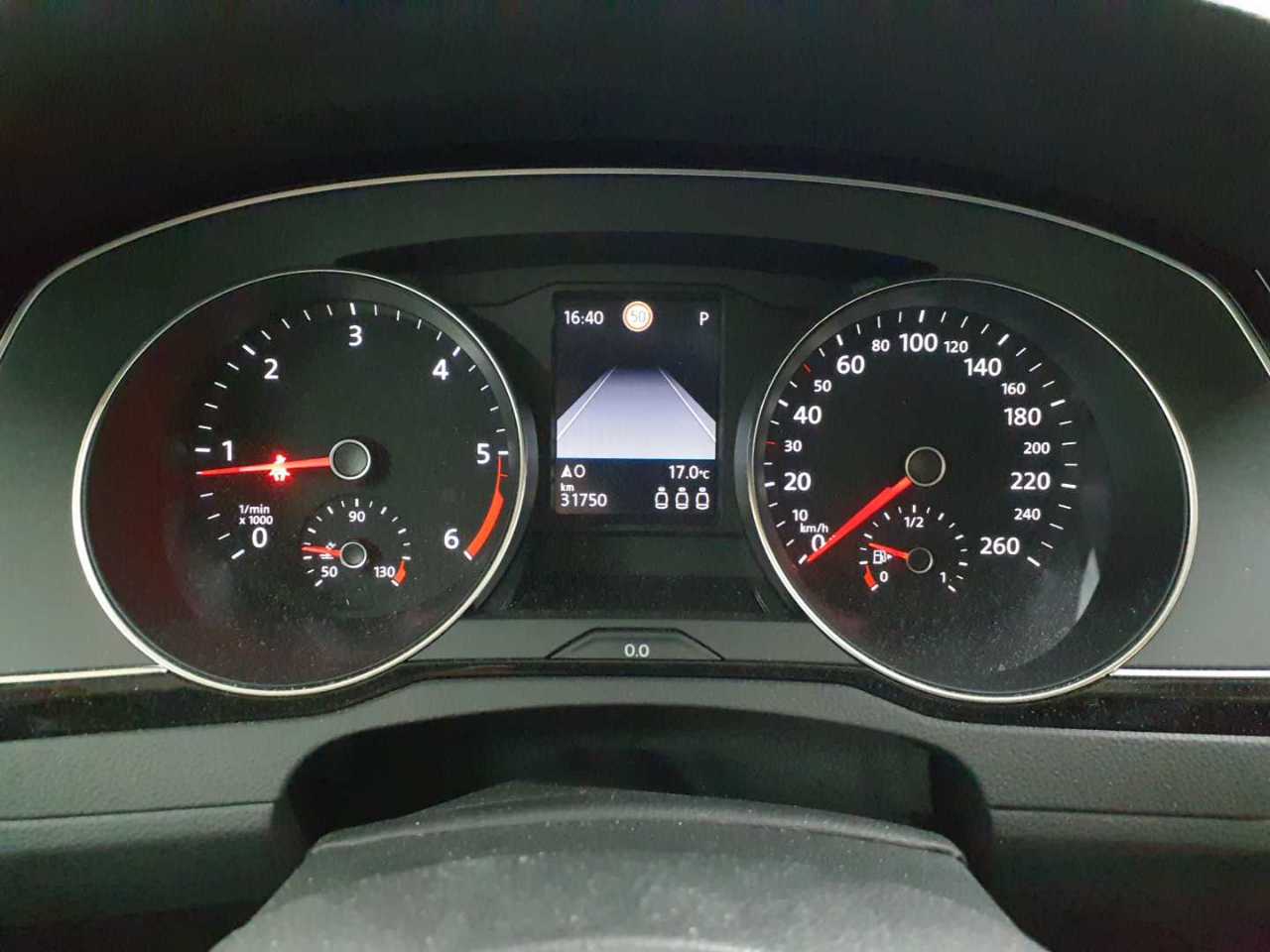 Volkswagen Passat Variant 2.0 TDI SCR DSG Business 11