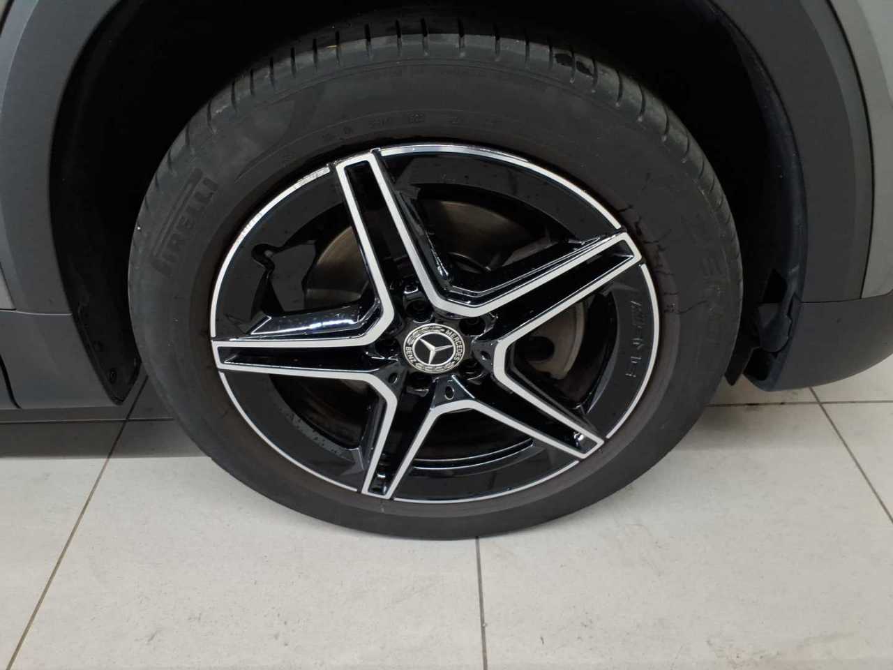 Mercedes-Benz GLB 200 d 8G-DCT AMG Line 17