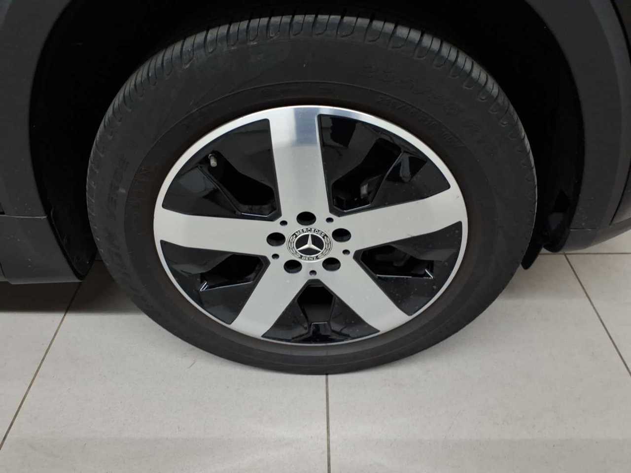 Mercedes-Benz GLB 200 d 4Matic 8G-DCT Progressive 17