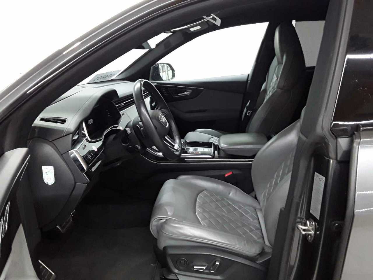 Audi S Q8 TFSI quattro tiptronic 7