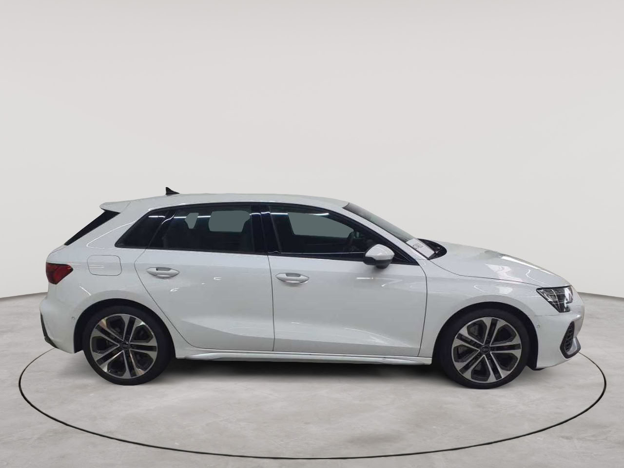 Audi S3 TFSI Sportback quattro S tronic 3