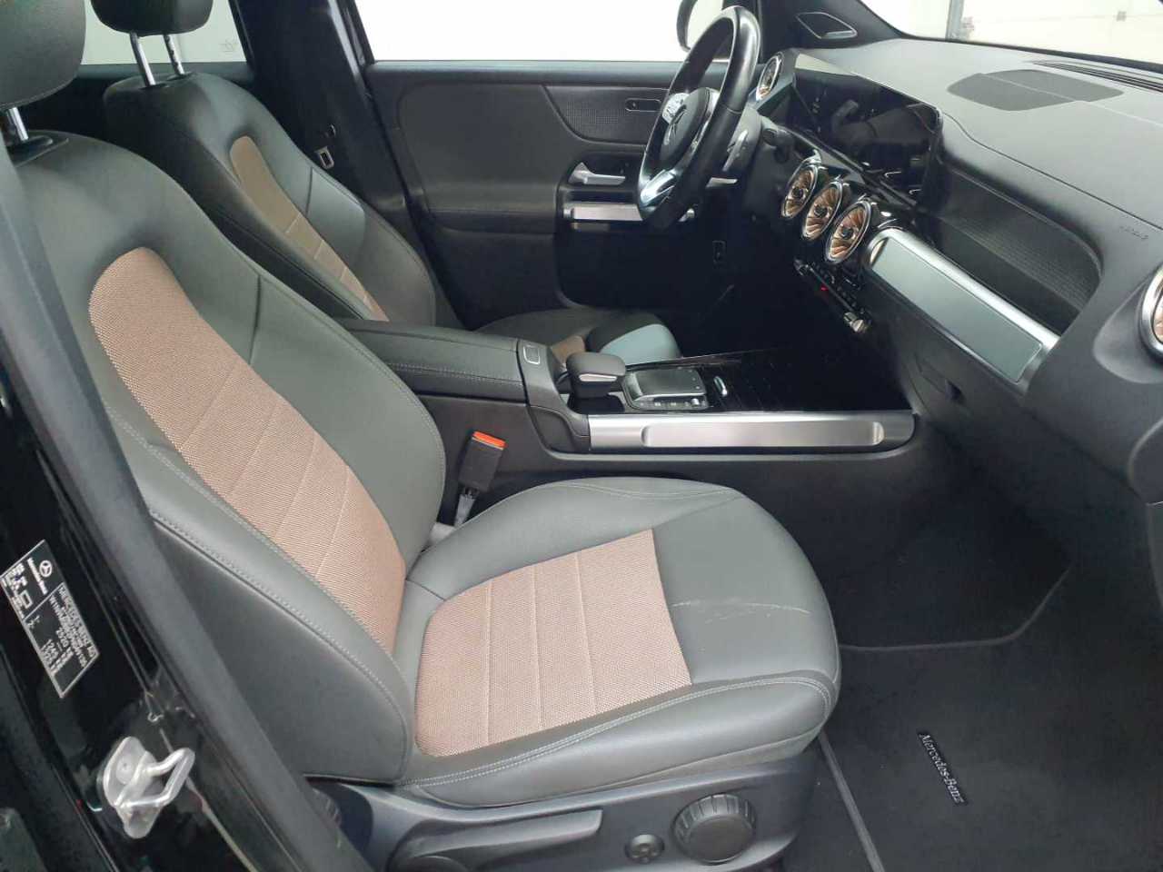 Mercedes-Benz EQB 250 Electric Art 8