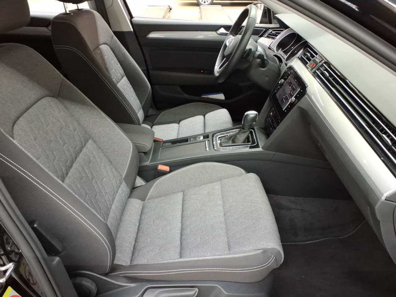 Volkswagen Passat Variant 2.0 TDI SCR DSG Business 8