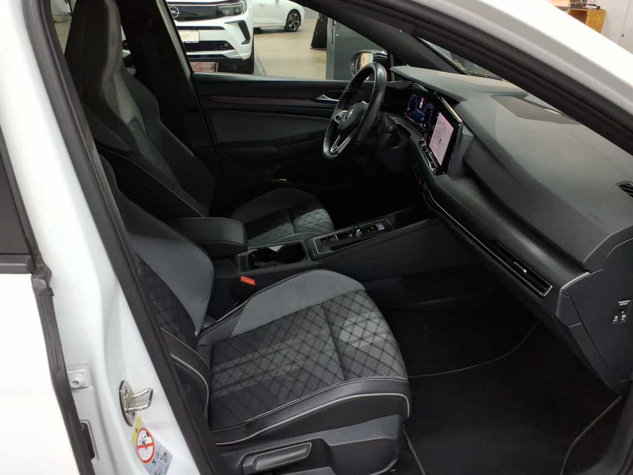 Volkswagen Golf 2.0 TDI SCR DSG R-Line 8