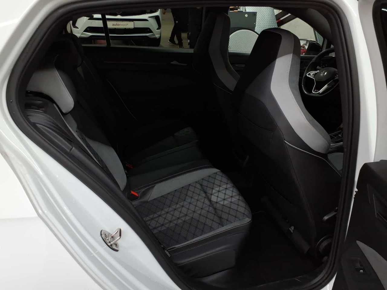 Volkswagen Golf 2.0 TDI SCR DSG R-Line 14