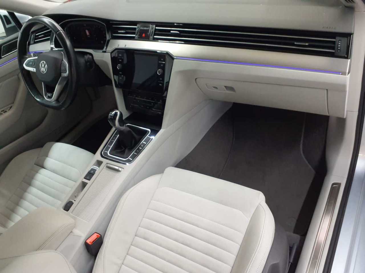 Volkswagen Passat Variant 2.0 TDI SCR Elegance 9