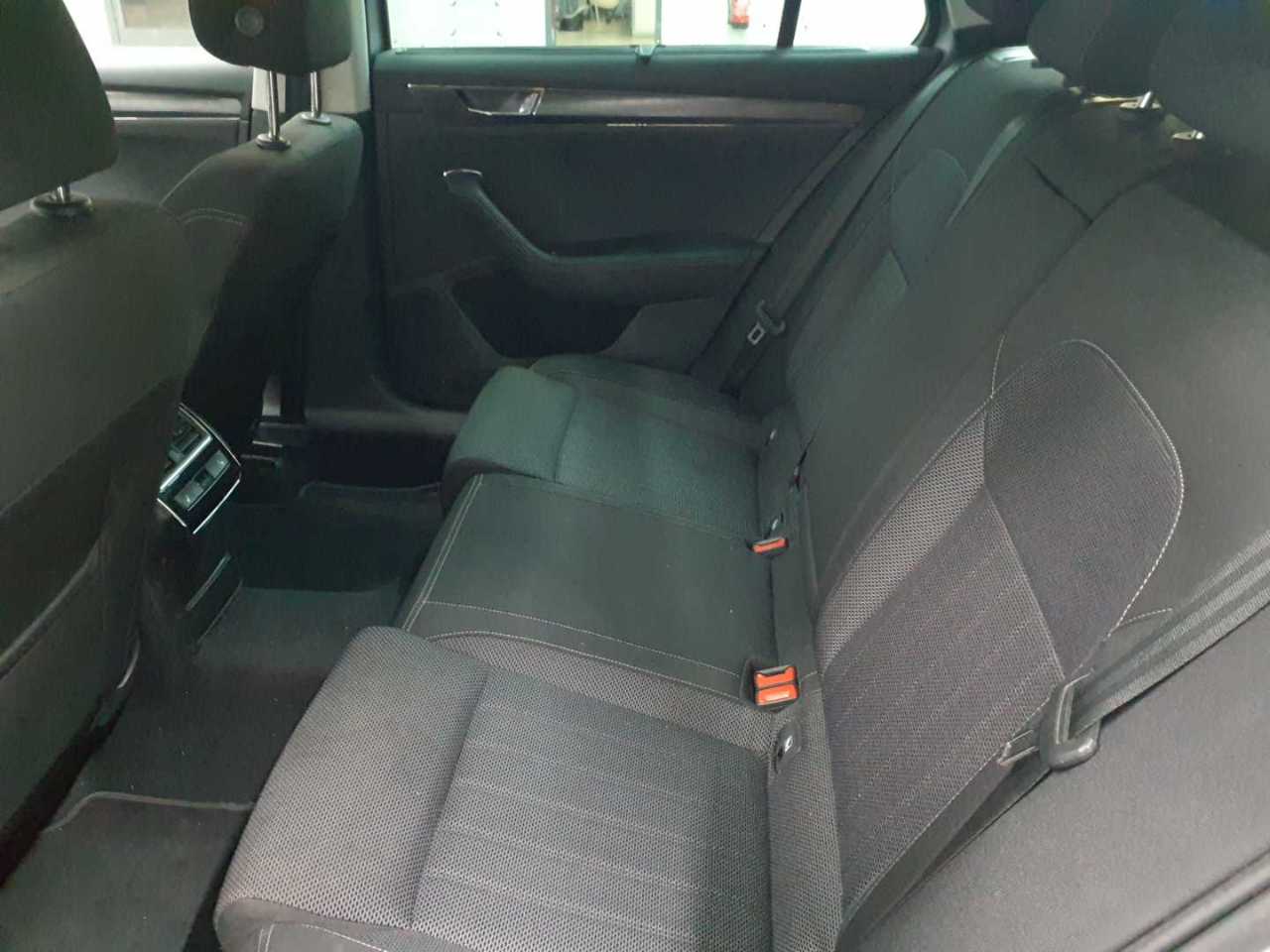 Skoda Superb Combi 2.0 TDI DSG Style 13
