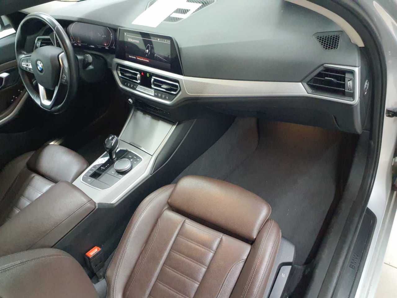 BMW 320d Touring Aut. Advantage 9