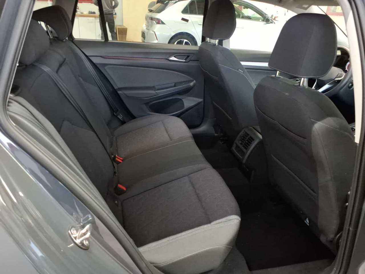 Volkswagen Golf Variant 1.5 eTSI OPF DSG Life 14