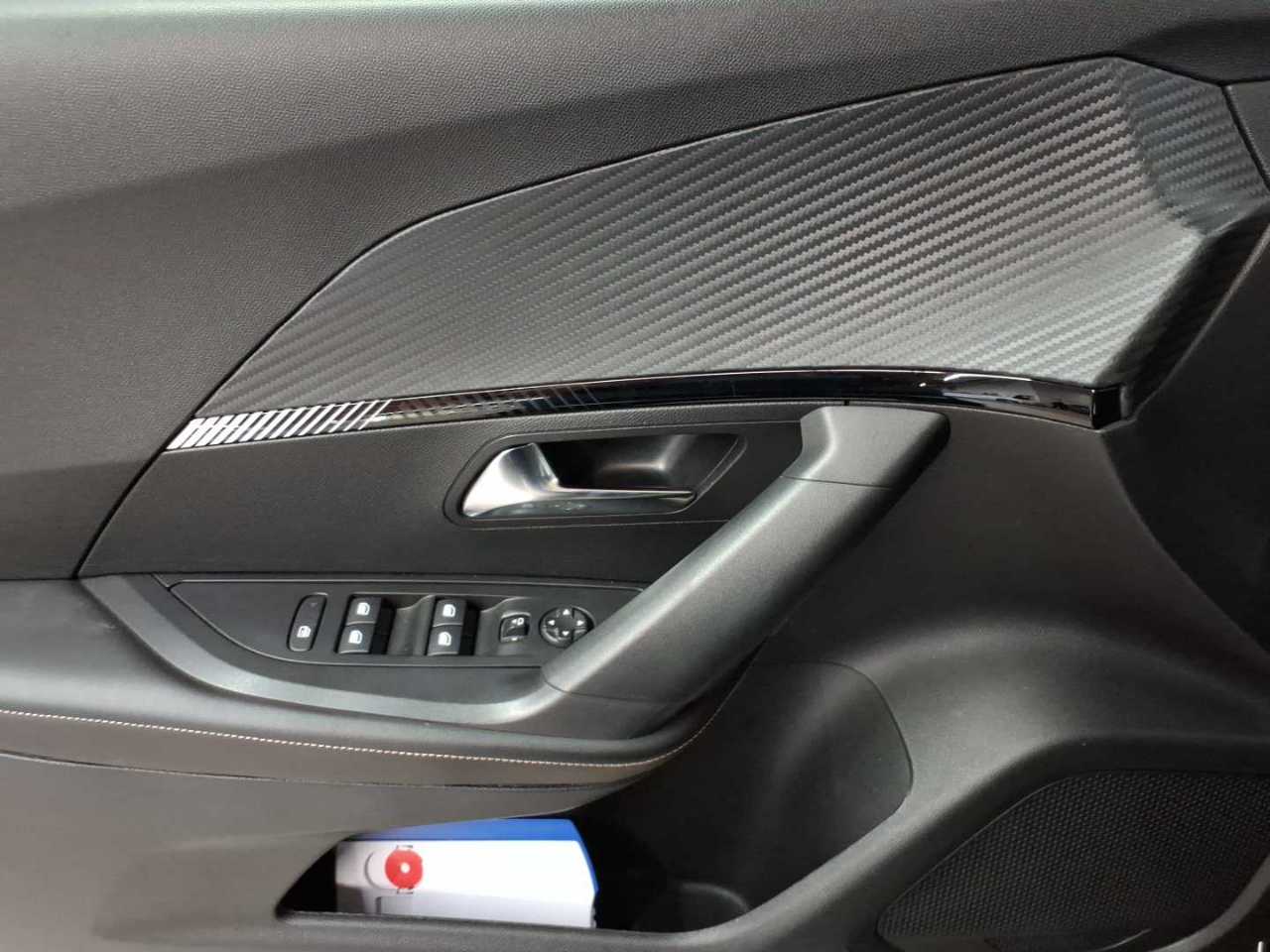 Peugeot 2008 PureTech 100 Allure 18