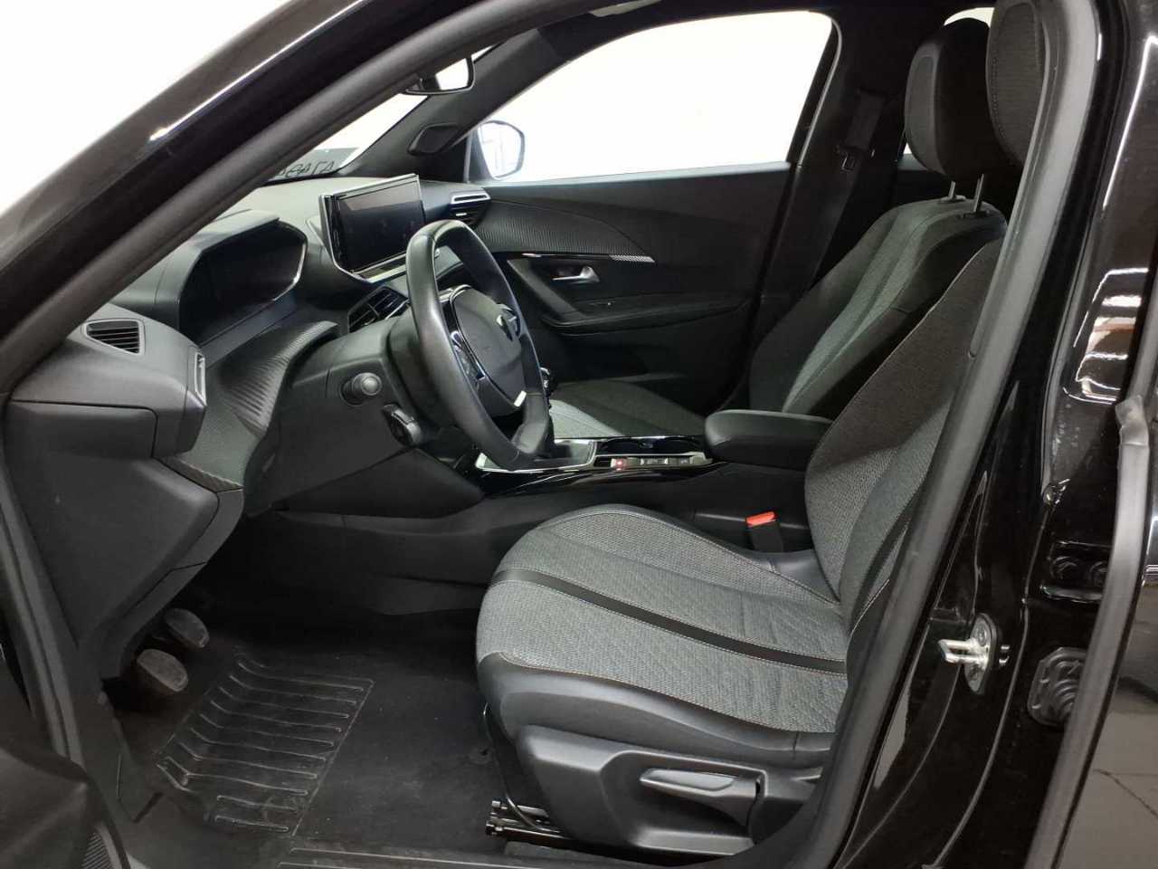 Peugeot 2008 PureTech 100 Allure 7