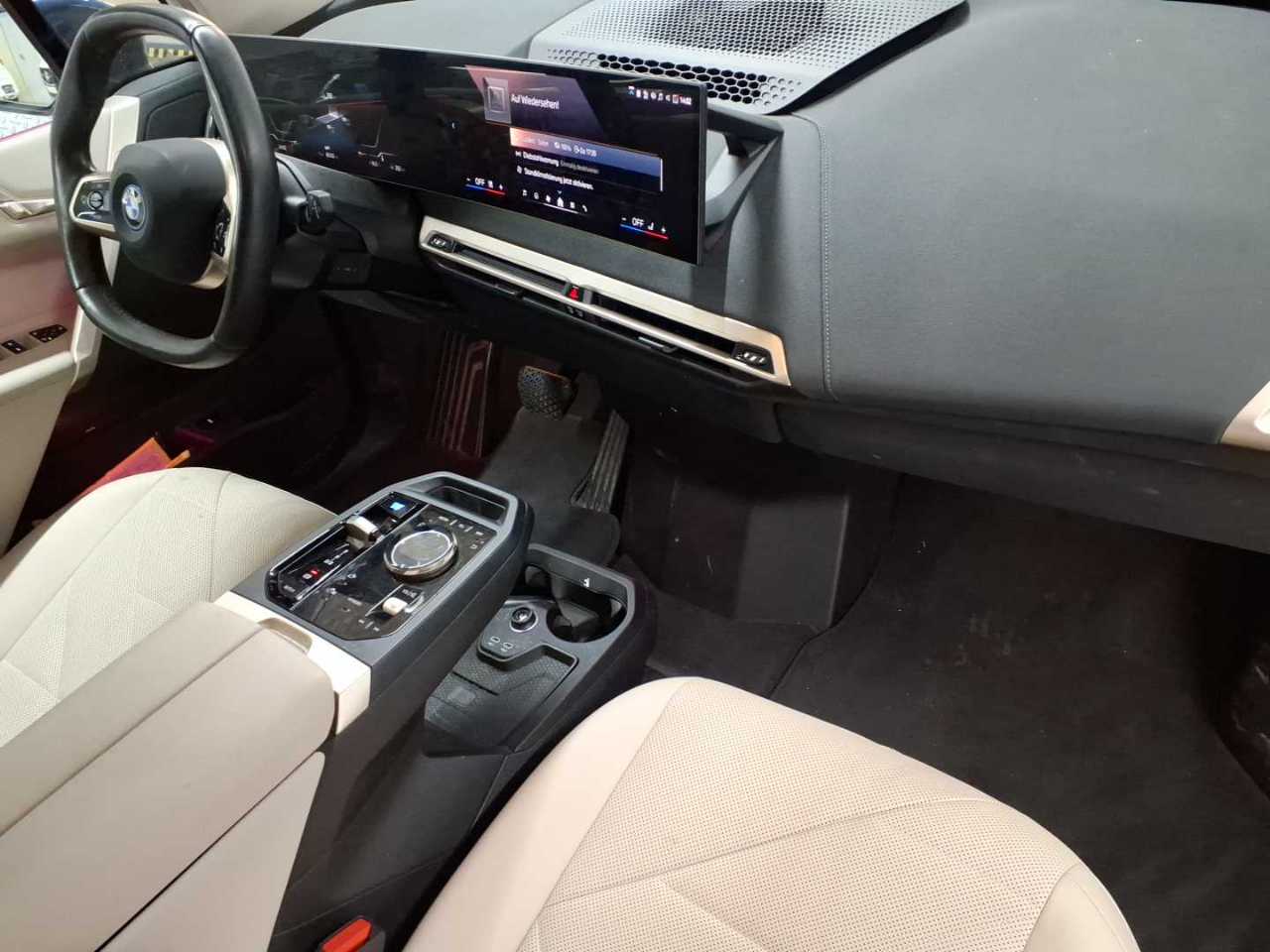 BMW iX xDrive40 9
