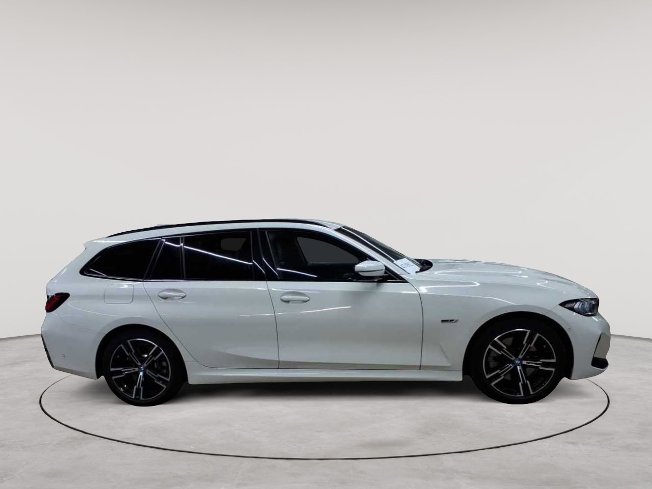BMW 330e Touring Aut. 3