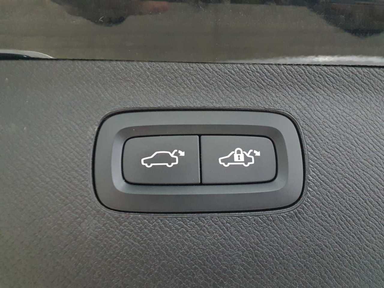 Volvo XC90 T8 AWD Recharge Plus Dark 18