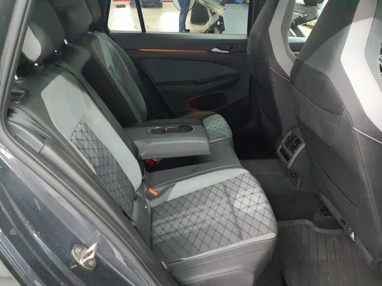 Volkswagen Golf Variant 2.0 TDI SCR DSG R-Line 13