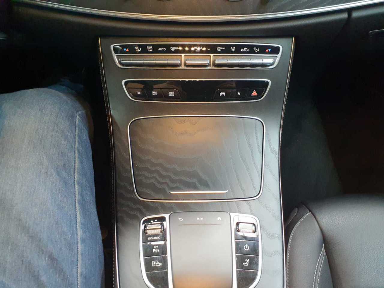 Mercedes-Benz E 300 de 4Matic T 9G-TRONIC AMG Line 10