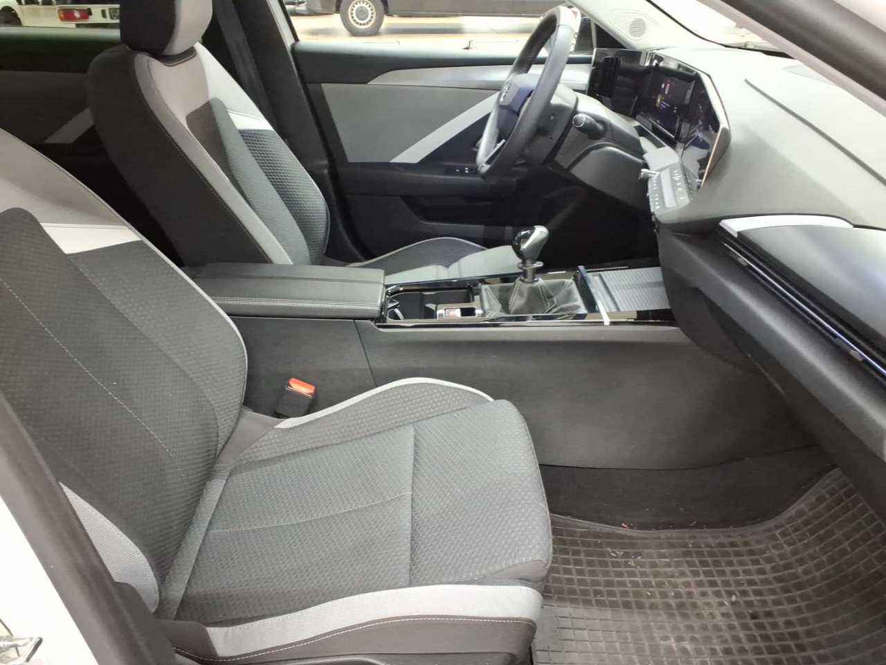 Opel Astra 1.2 Turbo Business Edition 8