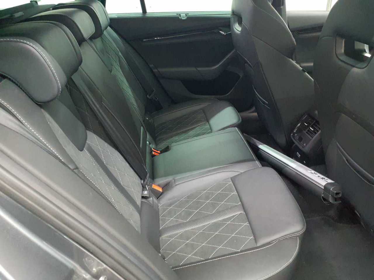Skoda Octavia Combi 2.0 TDI DSG 4x4 RS Plus 14