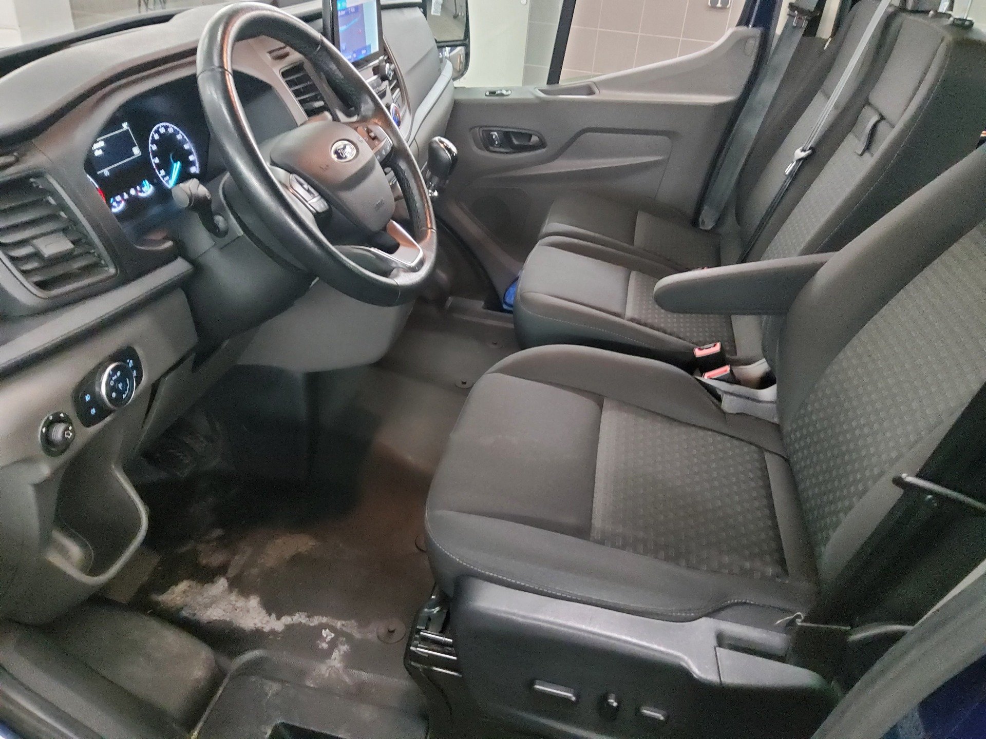 Ford Transit 2.0 TDCi FT 350 L3H2 9-Sitze Navi PDC 8