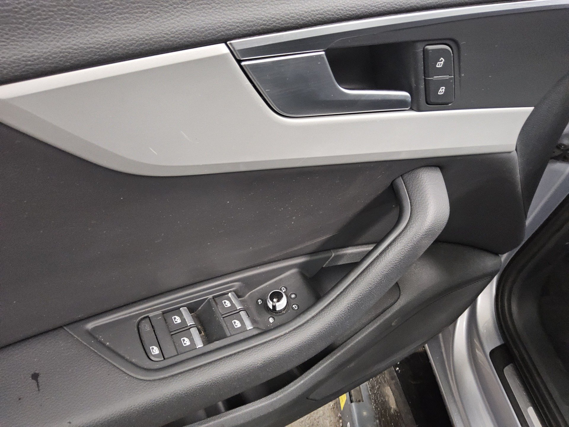 Audi A4 Avant 40 TDI Leder Navi LED PDC Shz Tempomat 9