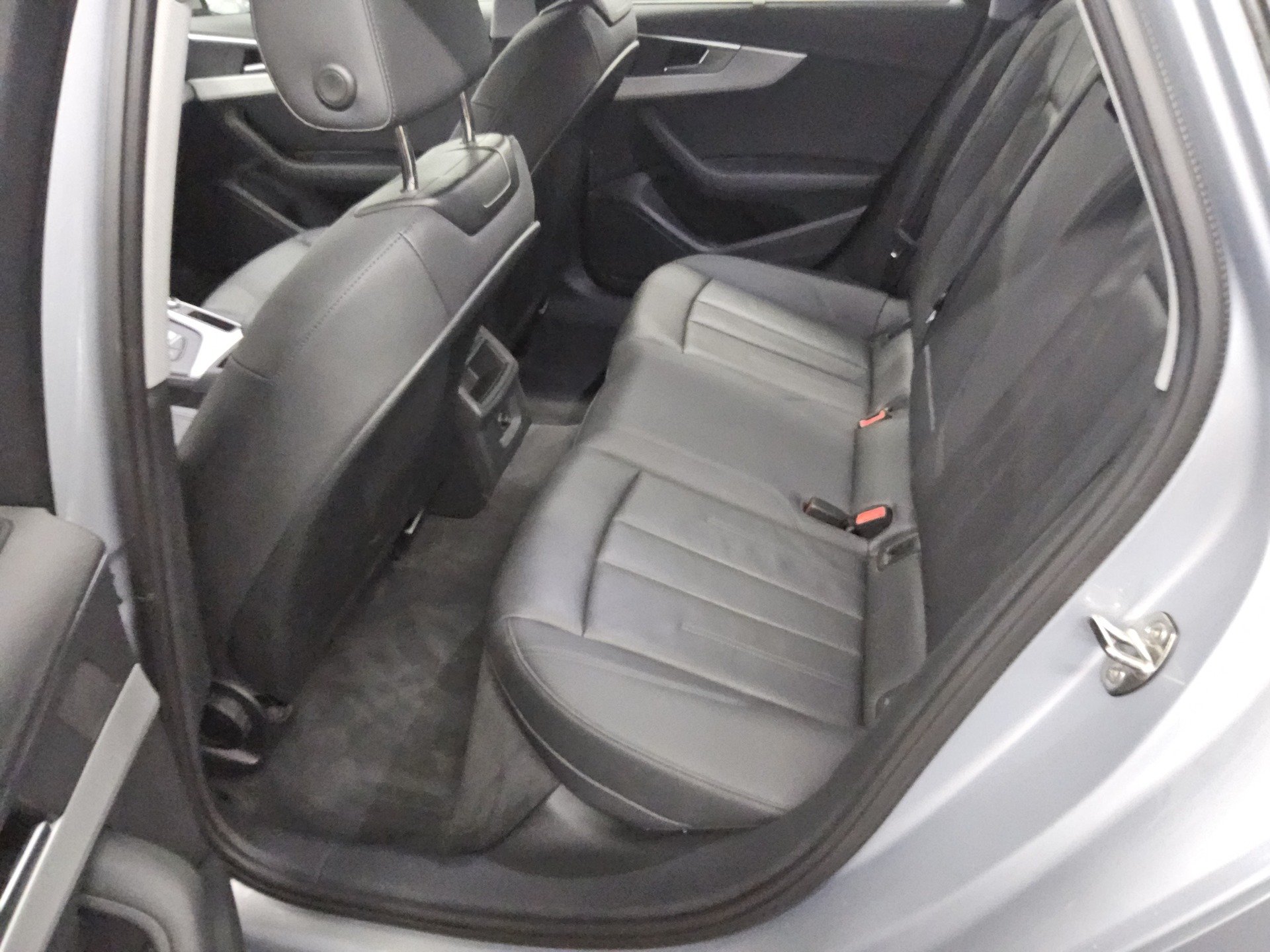 Audi A4 Avant 40 TDI Leder Navi LED PDC Shz Tempomat 12