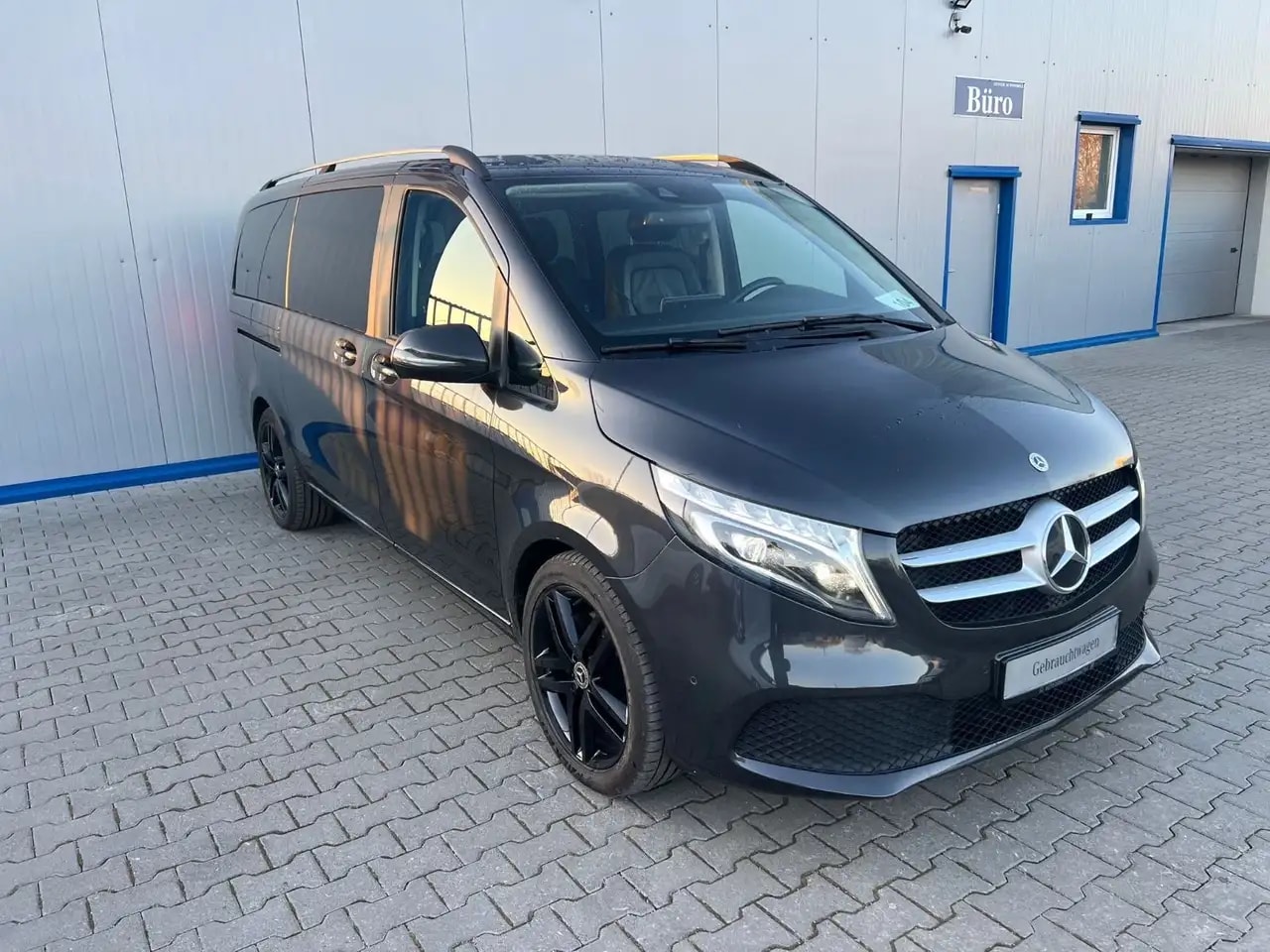 Mercedes-Benz V 300 LANG AIRMATIC PANO LIEGEPAKET EL.TÜREN AHK 3