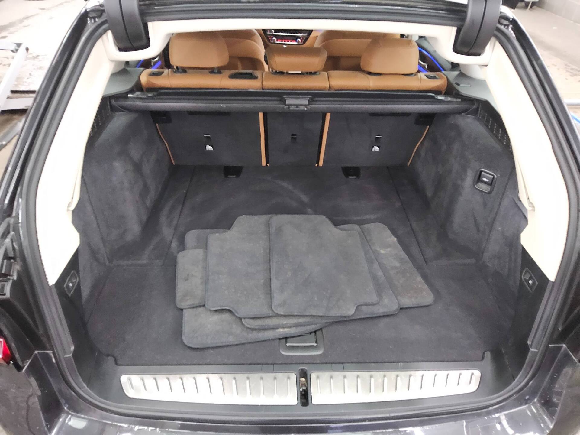 BMW 530i Touring Luxury-Line Leder Navi LED H-K RfK 12