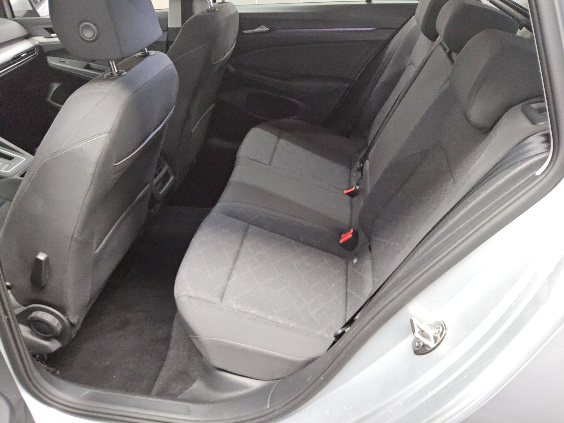 Volkswagen Golf-8 Var. 2.0 TDI Life Navi LED ACC HuD AHK 13