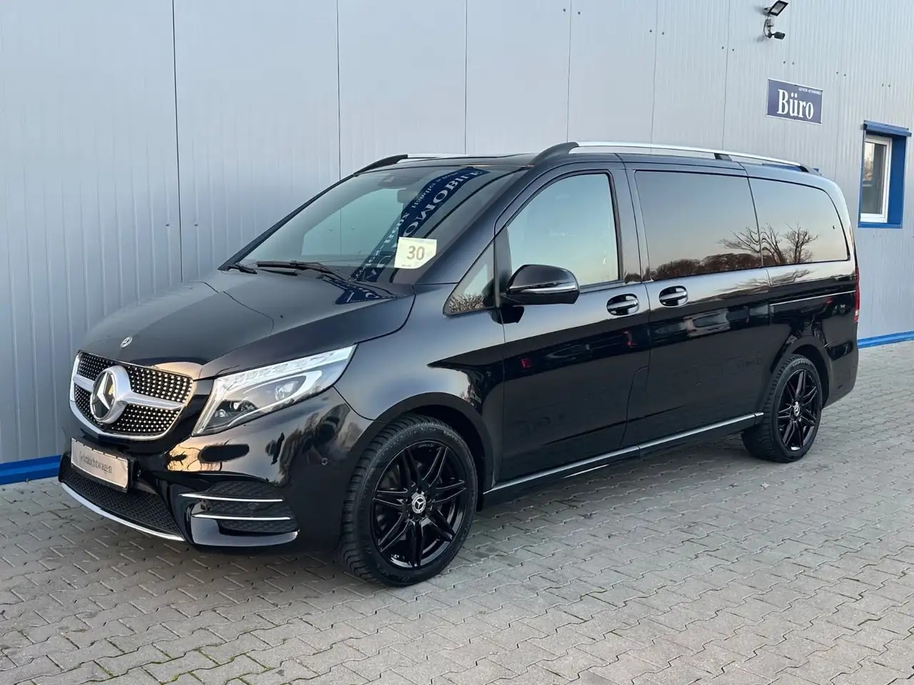 Mercedes-Benz V 250 LANG 9G AMG-LINE WEBASTO AHK EL. TÜREN LED