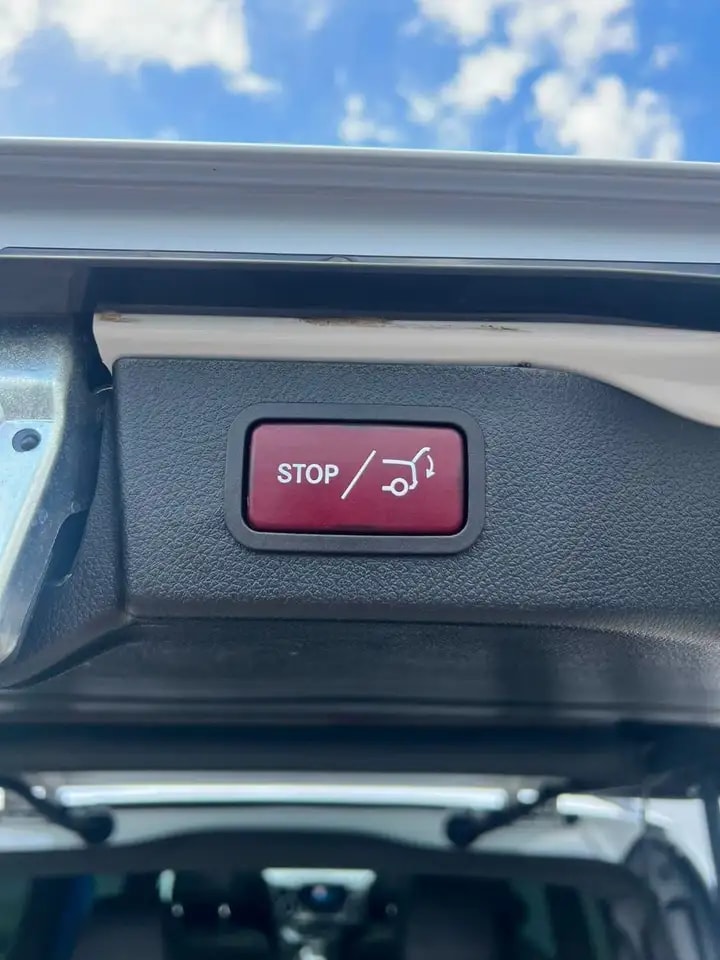 Mercedes-Benz V 300 V300 LANG 4M AMG-LINE PANO LED 360° WEBASTO AHK 13