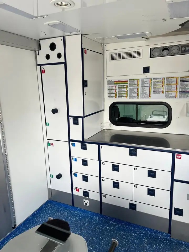 Mercedes-Benz Sprinter 519 KRANKENWAGEN AUTOMATIK KLIMA LED 12