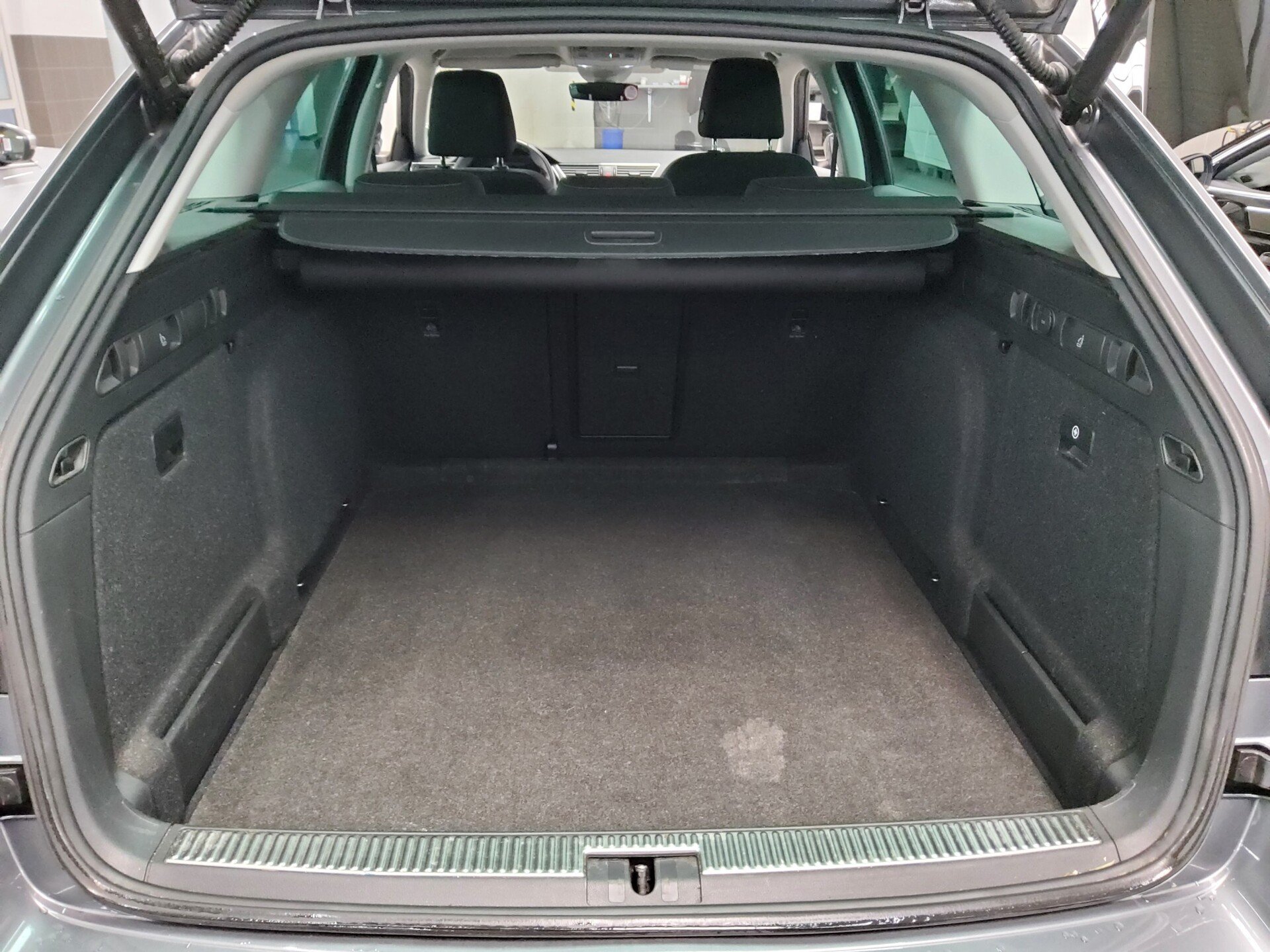 Skoda Superb Kombi 2.0 TDI Ambition Navi LED vc ACC 12