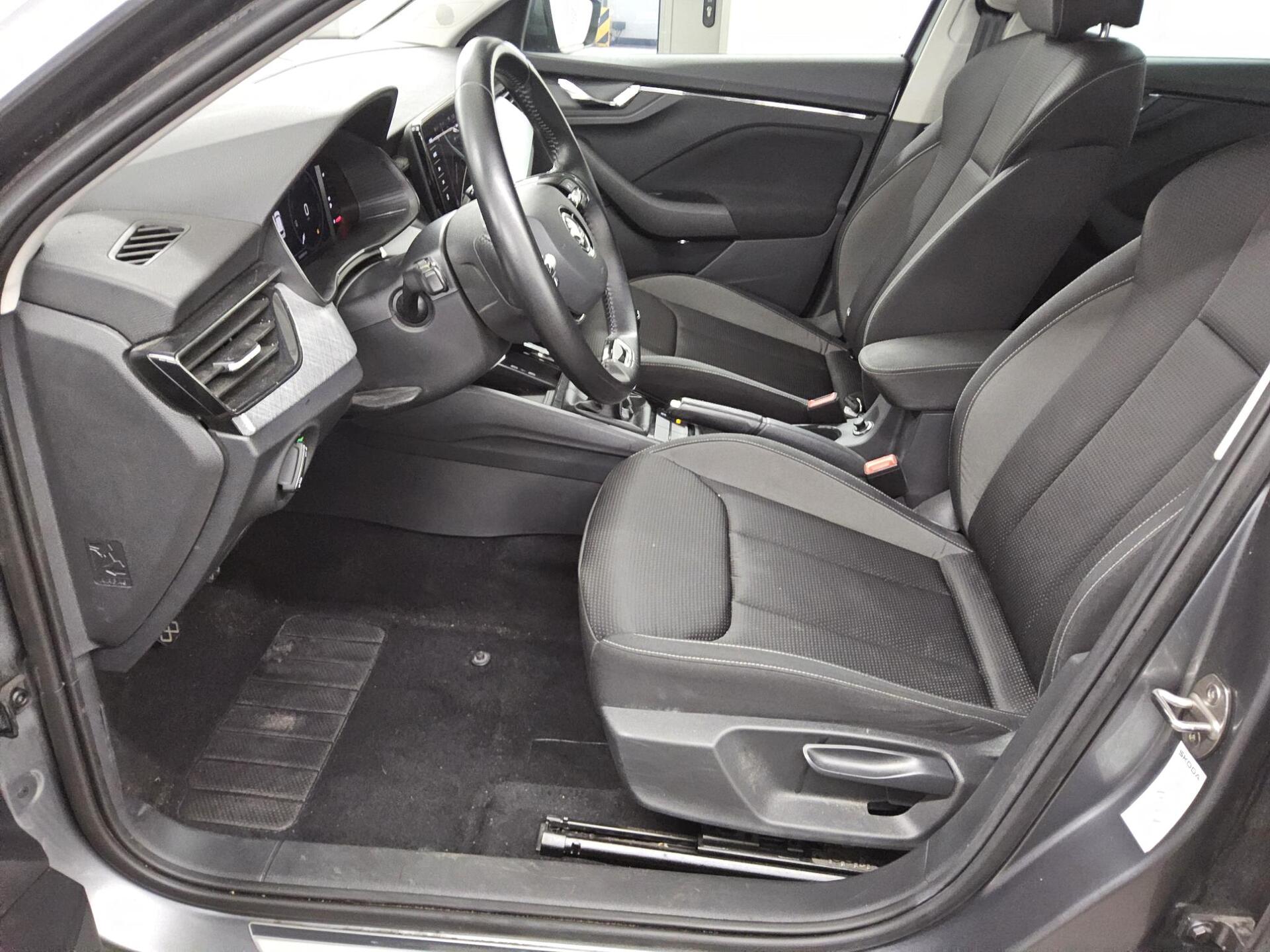 Skoda Kamiq 1.0 TSI Tour Navi LED virtual RfK Shz PDC 9