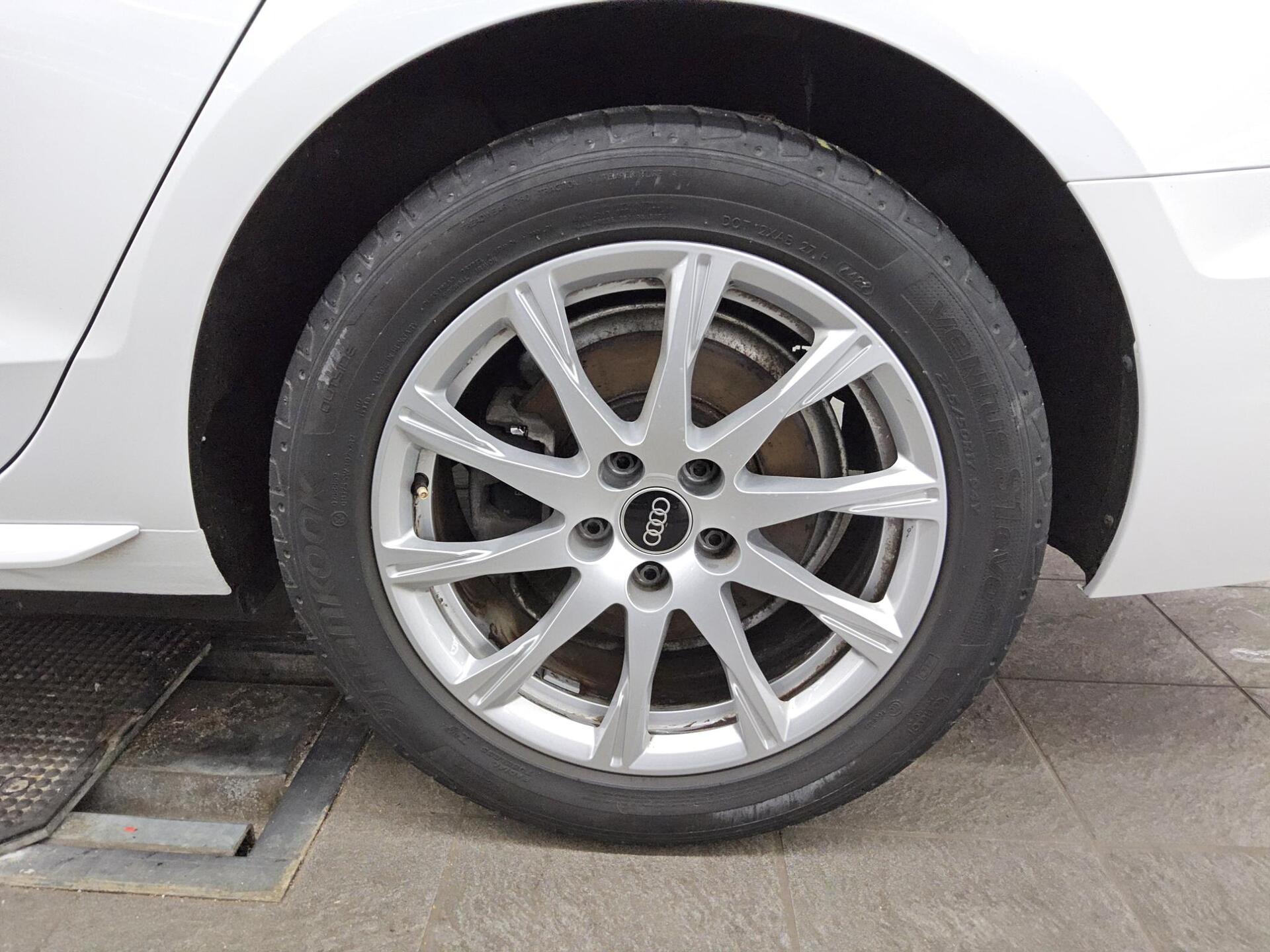 Audi A4 Avant 40 TDI advanced Navi+ LED vc Shz PDC 11