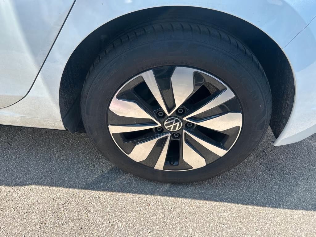 Volkswagen Golf 1.0 2024 6