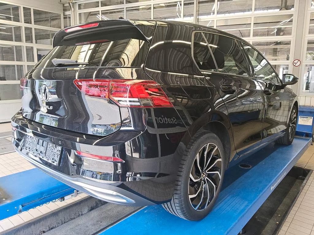 Volkswagen Golf 1.0 2023 4