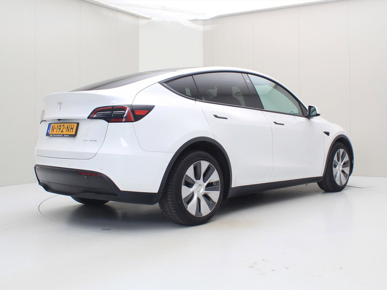 Tesla Model Y Long Range AWD 75kWh 351pk 92.8% SoH [ AMD RYZEN+AUTOPILOT+19 INCH+PREMIUM AUDIO ]